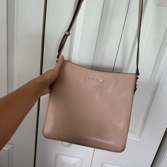 Michael Kors Crossbody - Picture 1 of 6